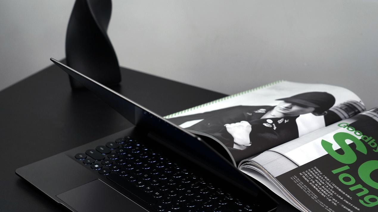 ​桌搭美学具象化！WIKO Hi MateBook 14锐龙版图赏：圆键太戳颜控