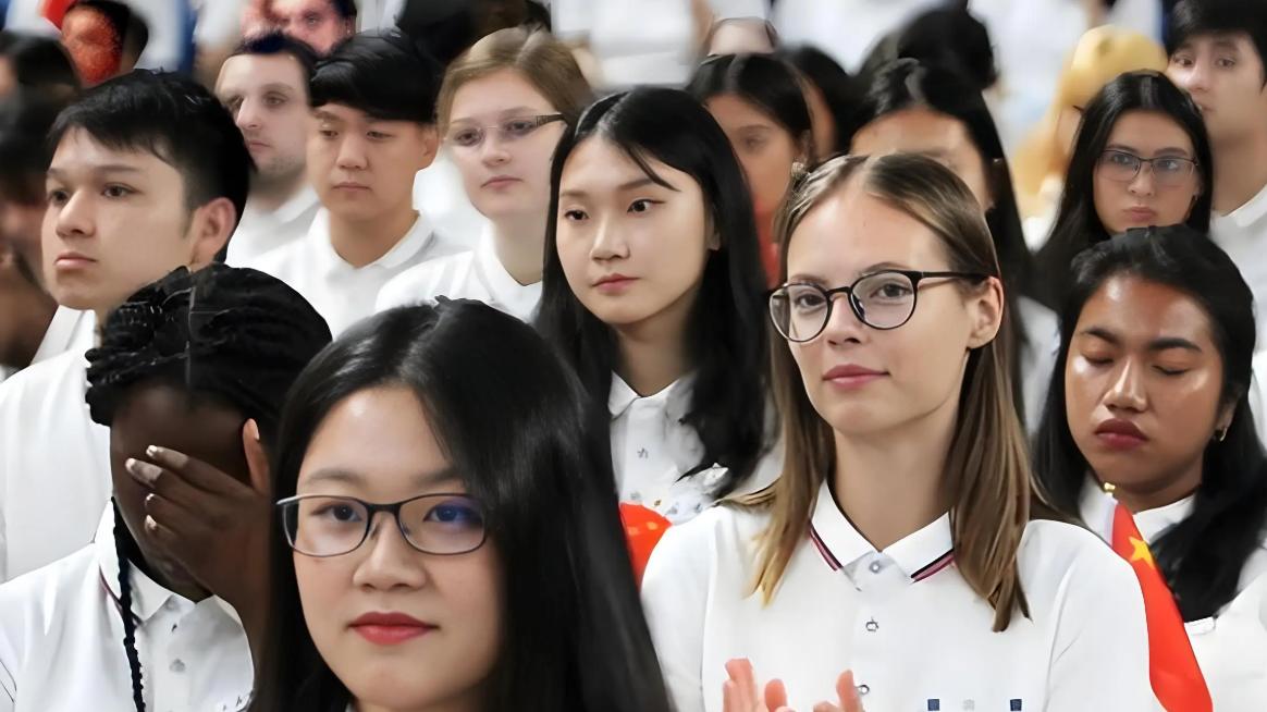 英国一年制水硕崩了？qs前100都敢乱发文凭，水硕的背后都是生意