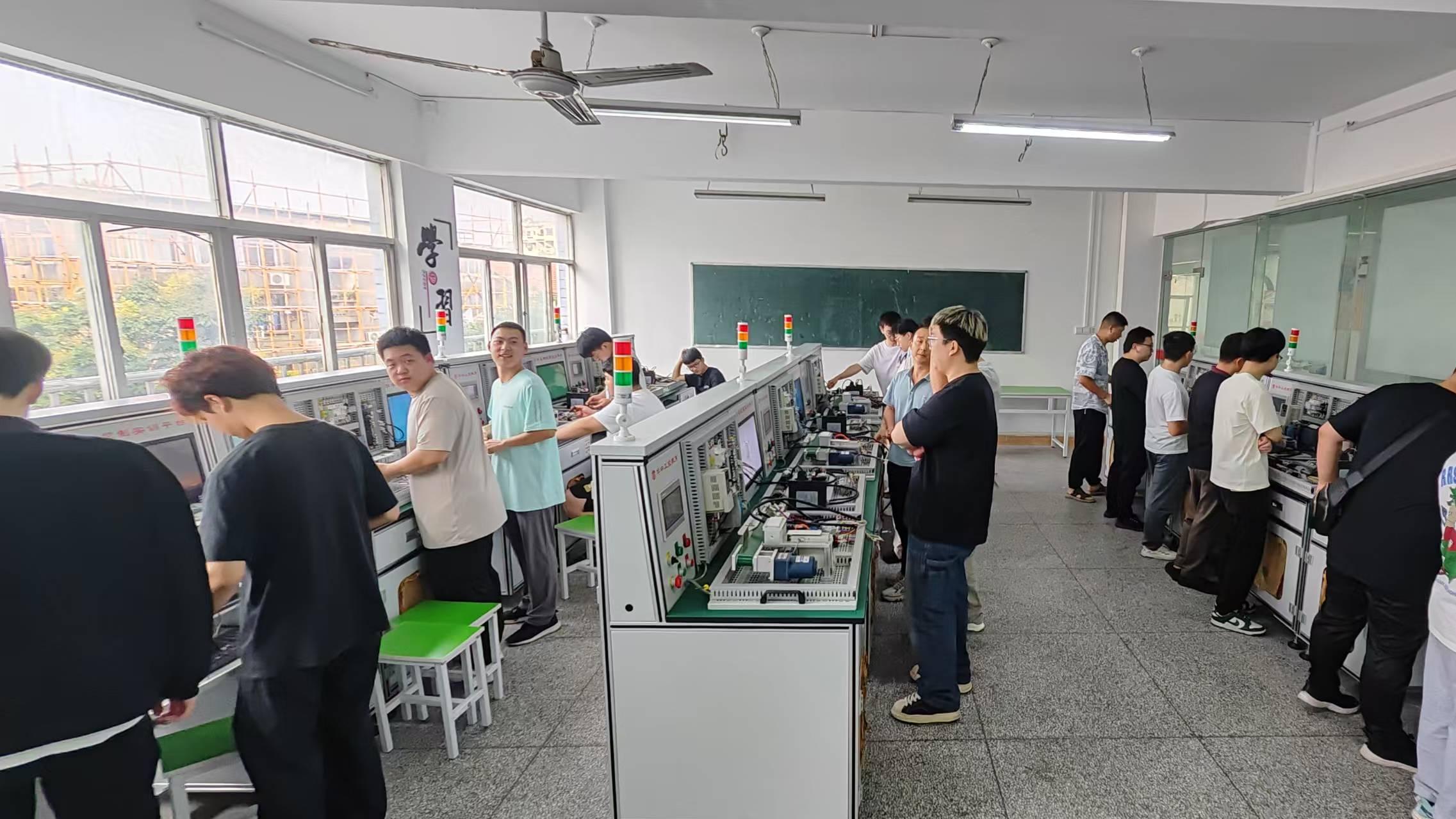 校企合作深度对比：武汉这些电气自动化PLC培训学校企业资源最丰富