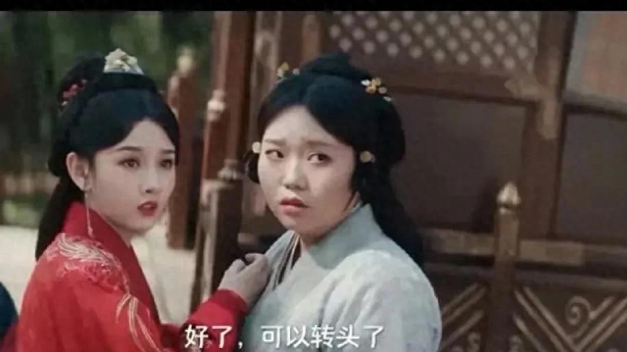 宋祖儿为什么火？看看宋祖儿和李雪琴同框图就知道了