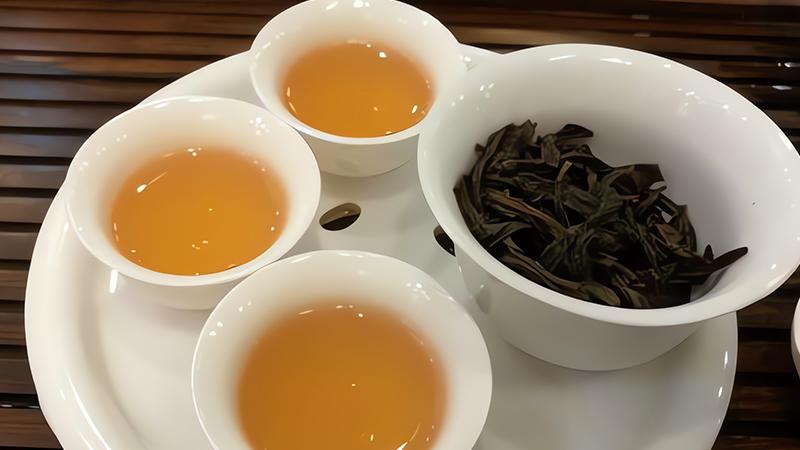 岩骨与韵致：福建岩茶与台湾乌龙的风味对白