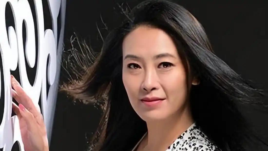 最成功的女星：和初恋谈八年不娶她，转身嫁给初恋最好的哥们
