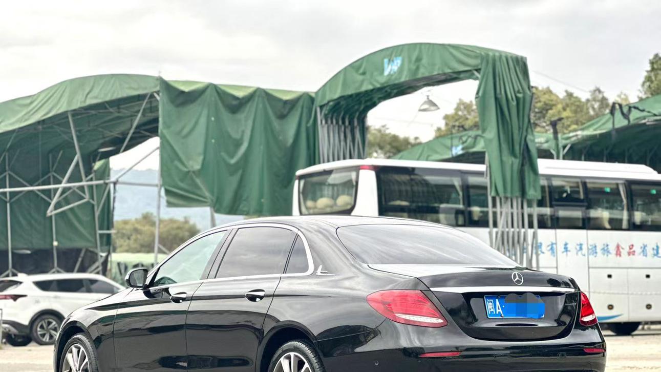 9万公里奔驰E200L，2018款一手车，18.38万开回家！