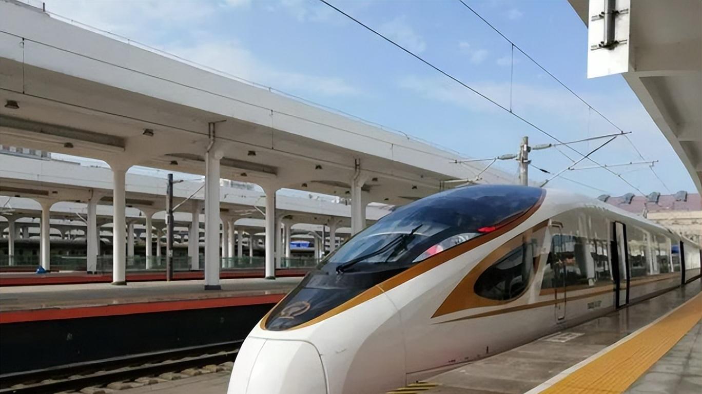 高铁跑一小时，用多少度电？得花多少钱？