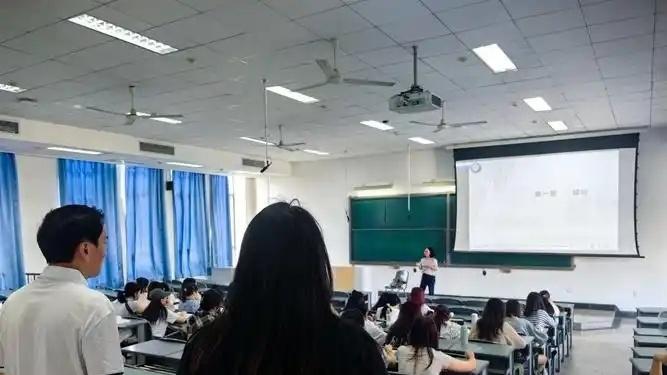 上过大学和没有上过大学，到底有哪些区别？