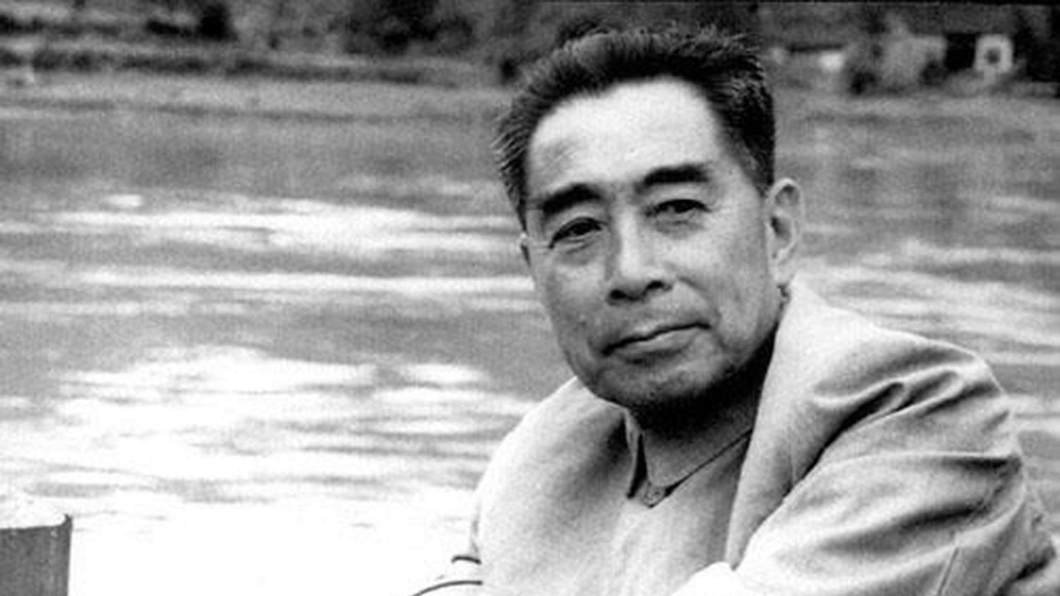 名将王耀武当俘虏后问：毛主席天天坐在陕北，为何天天打胜仗？