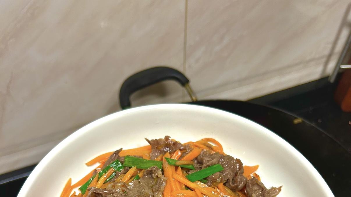 胡萝卜丝炒牛肉，小朋友能吃两碗饭！