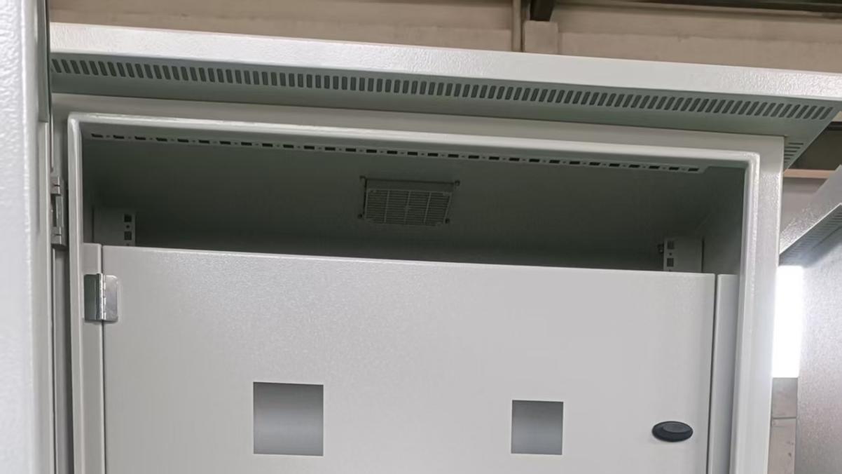 上海卡邦电气防雨罩控制柜：品质之选！