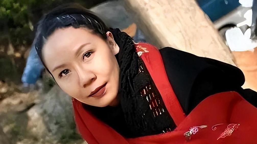 事实证明，成为豪门阔太的杨青，用长相给中年女演员狠狠上了一课
