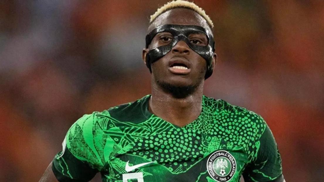 奥斯梅恩非洲杯期间奢华庆生：豪掷63万欧定制1.5公斤重金链