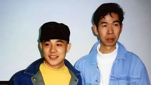 继成龙回应之后，大导演曝经纪人被杀内幕，背后有高人指点