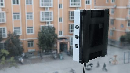 高层擦窗安全了！希亦 W1 实测：这黑科技把玻璃擦得比镜子还亮