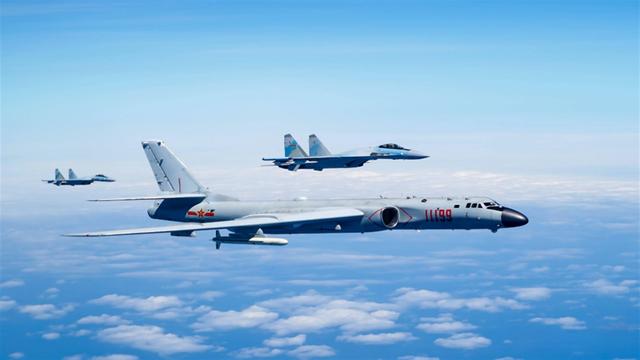 解放军多向突进！64舰机冲锋，战轰飞出不寻常轨迹，台大呼不妙