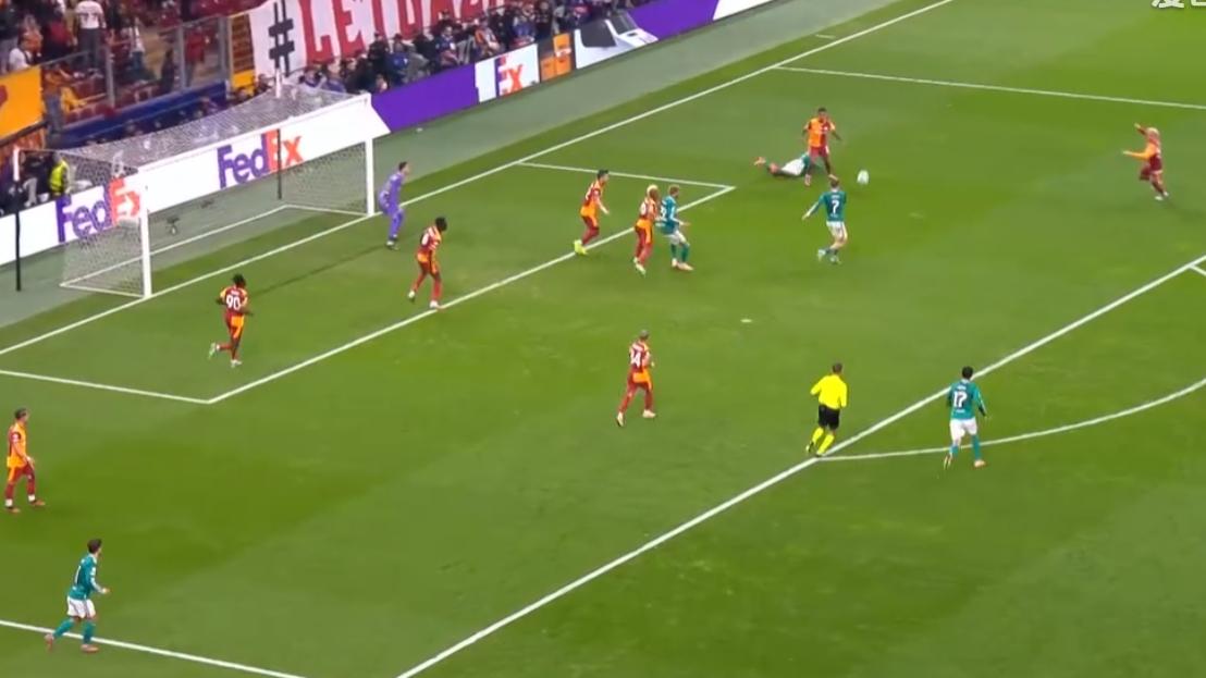 0-1, 利物浦爆冷加拉塔萨雷，索博斯洛伊送点，阿利松连续救主后伤退，萨拉赫、布拉德利替补出场