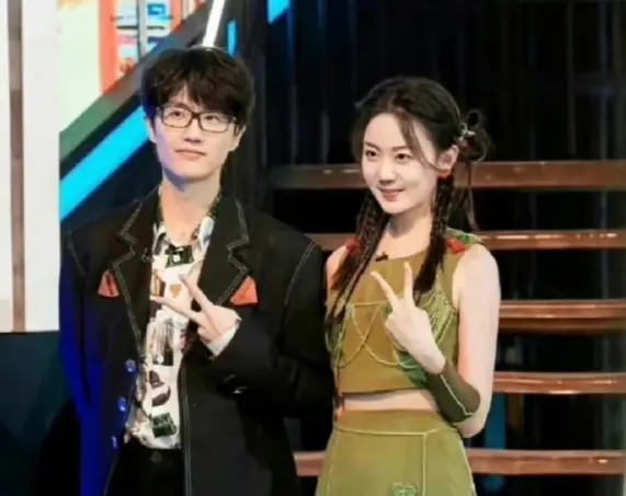 许嵩冯禧近期状态引关注！