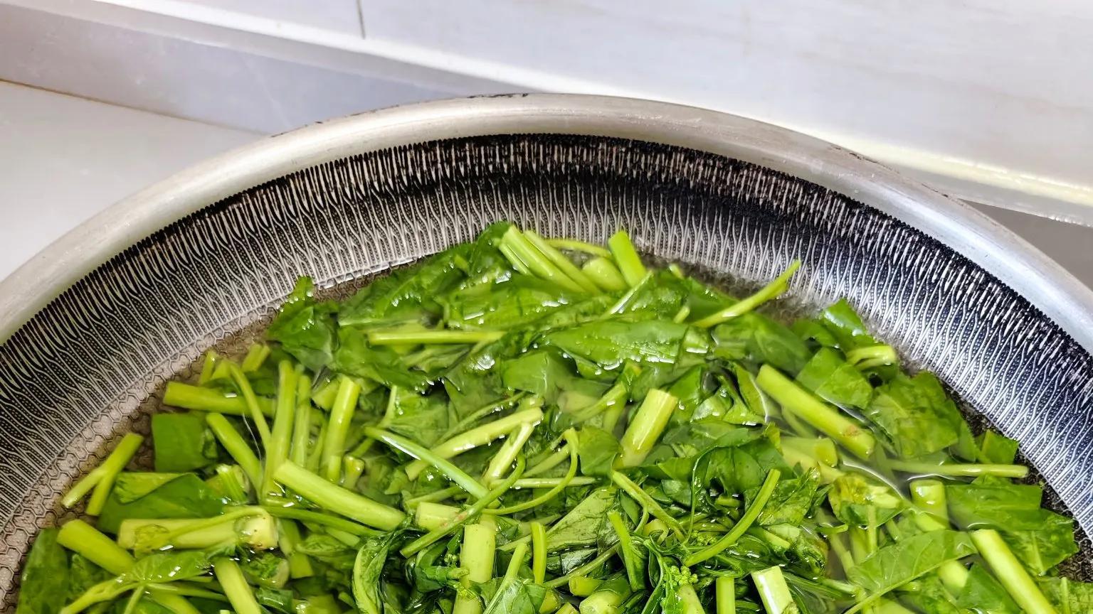 5分钟就能搞定！这个蒜香空心菜，比肉还香！