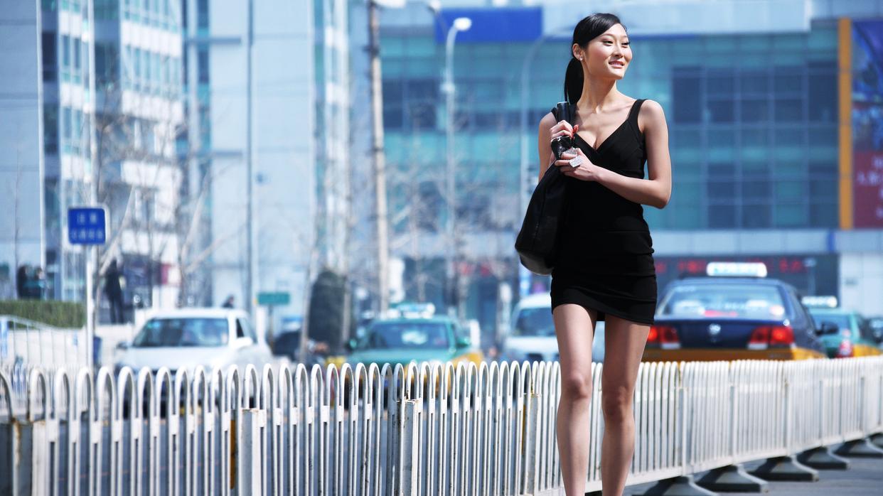 中年女性，为什么选择在车里约会，而不是去宾馆？