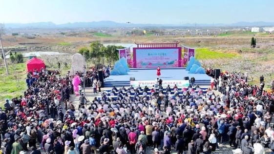 长三角地区100多辆房车开进六安