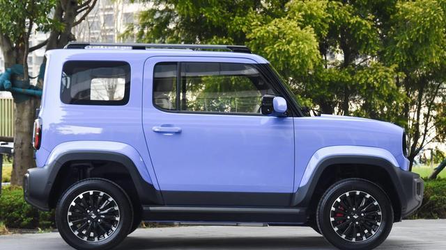 五菱放大招！推出国产“吉姆尼”，方盒子+后驱+双联屏，才7.68万
