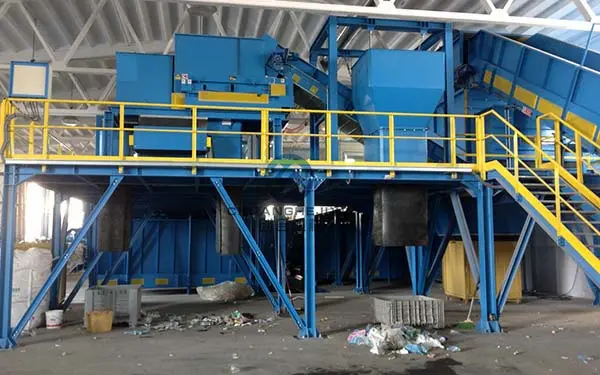 垃圾分拣机点“靓”垃圾分类新风尚