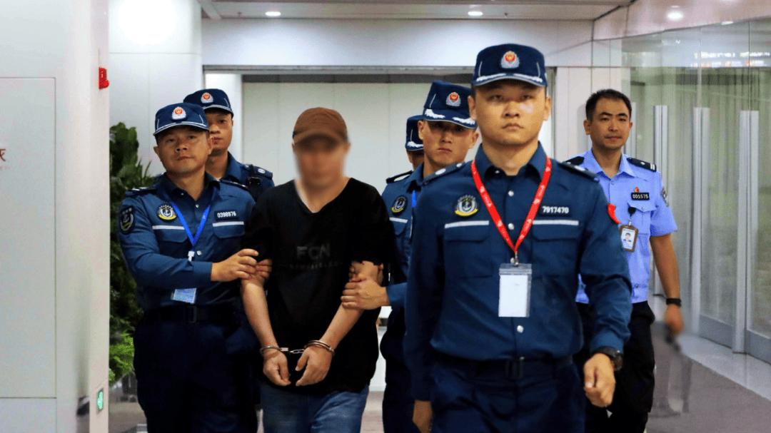 他以为海能藏身，海警却从境外把他“请”回，法网恢恢不漏网！