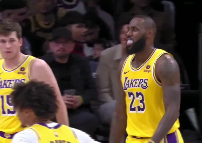 赛季第1次！-61！你们仨把直接湖人打散了，残忍