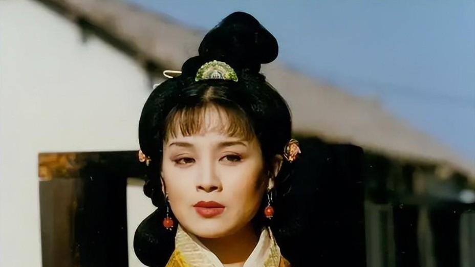 演员赵明明：刚生下女儿便遭离婚，独自抚育23年，光鲜背后藏泪水
