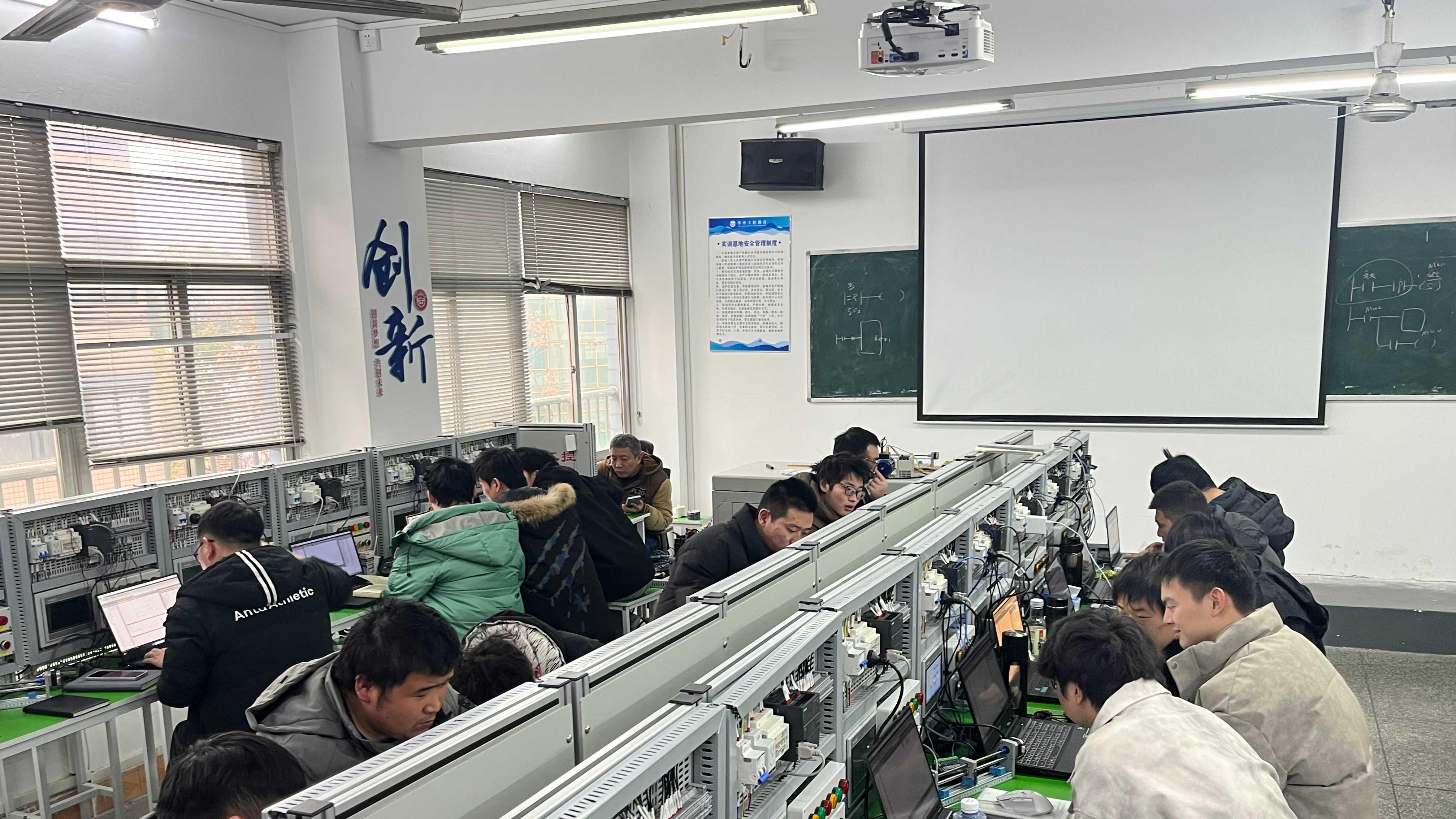 一位导游的武汉工控PLC培训机构跨行学习故事