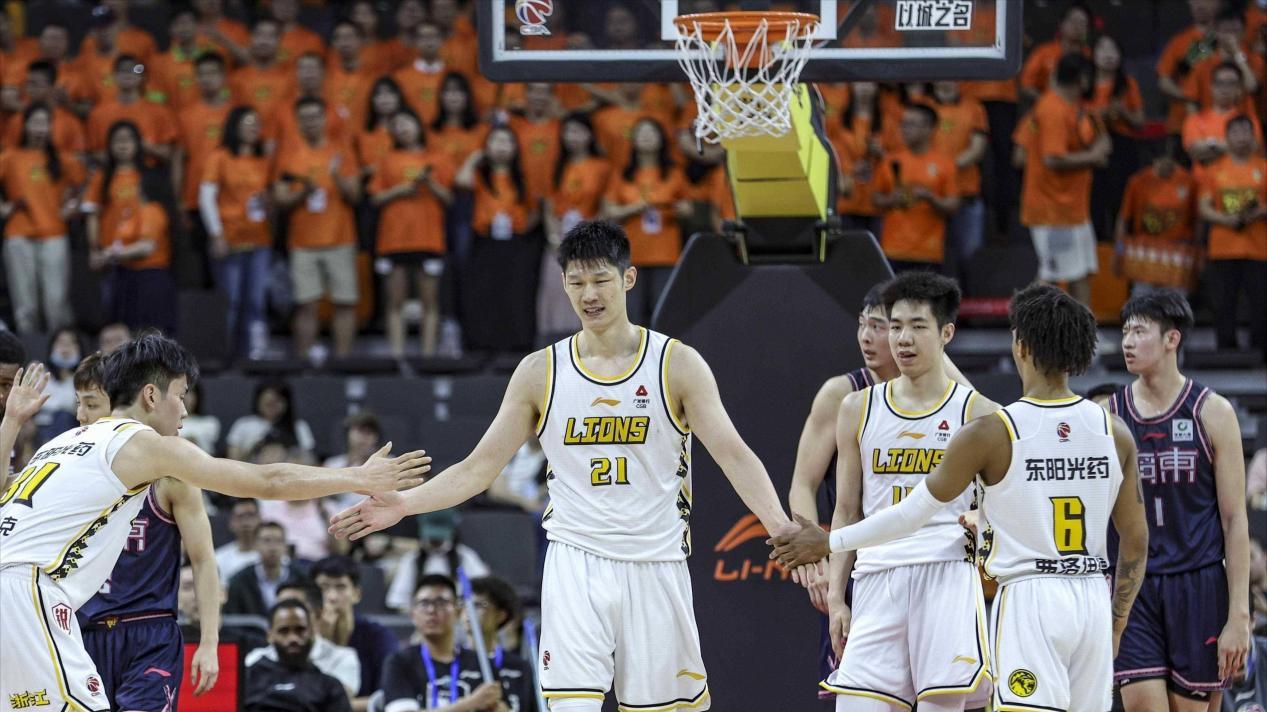 CBA排名前5易主，三冠王辽篮2连跌，广东爆冷，昔日黑马8连败