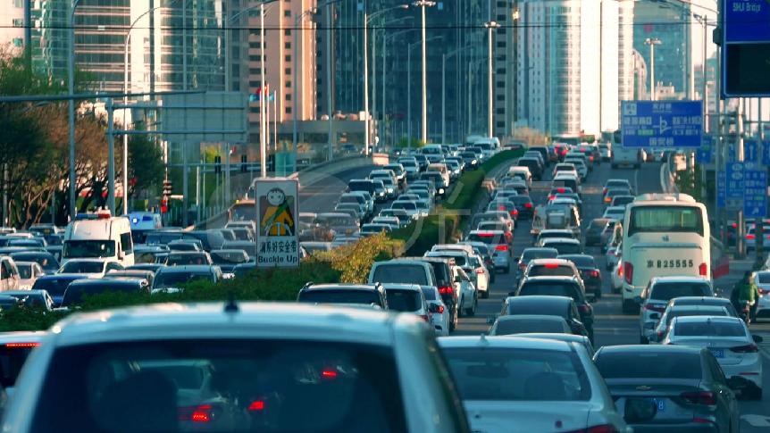 ‌三四线城市顺风车市场下沉：2025年效率战升级，谁能啃下“硬骨头”？