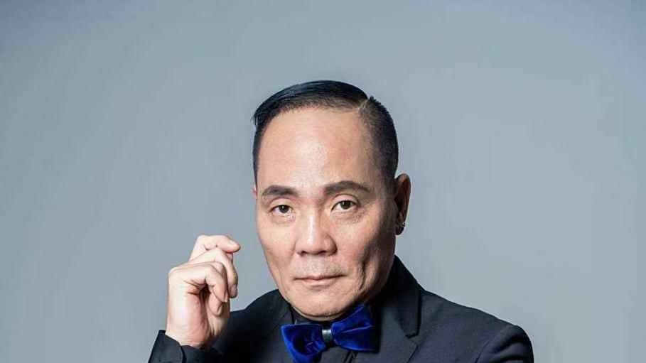 曾是江湖大哥，后演银幕反派！59 岁酒吧卖唱，他的身份藏不住了！