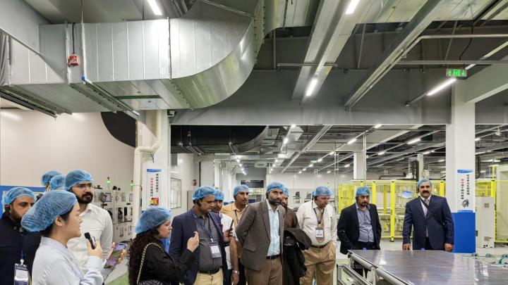 中年失业逆袭跨境电商：钉钉A1 AI办公小助理，如何助我咸鱼翻身