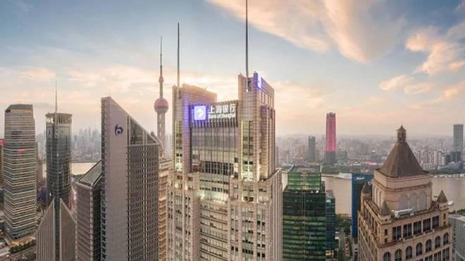 顾建忠回归即遇大额罚单与信披降级，上海银行3万亿元资产规模待破局