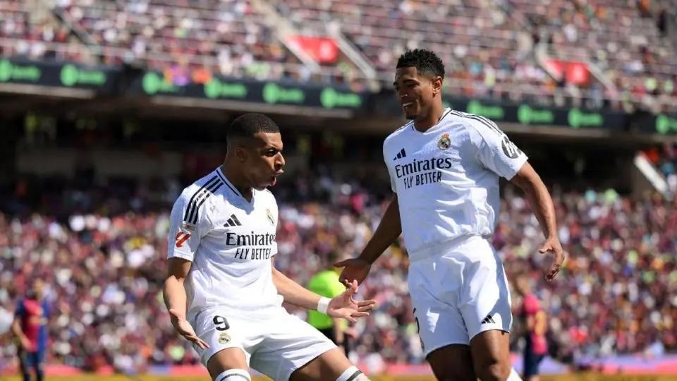 惊天逆转！巴萨4-3四杀皇马锁定西甲冠军，姆巴佩戴帽难掩防线崩盘