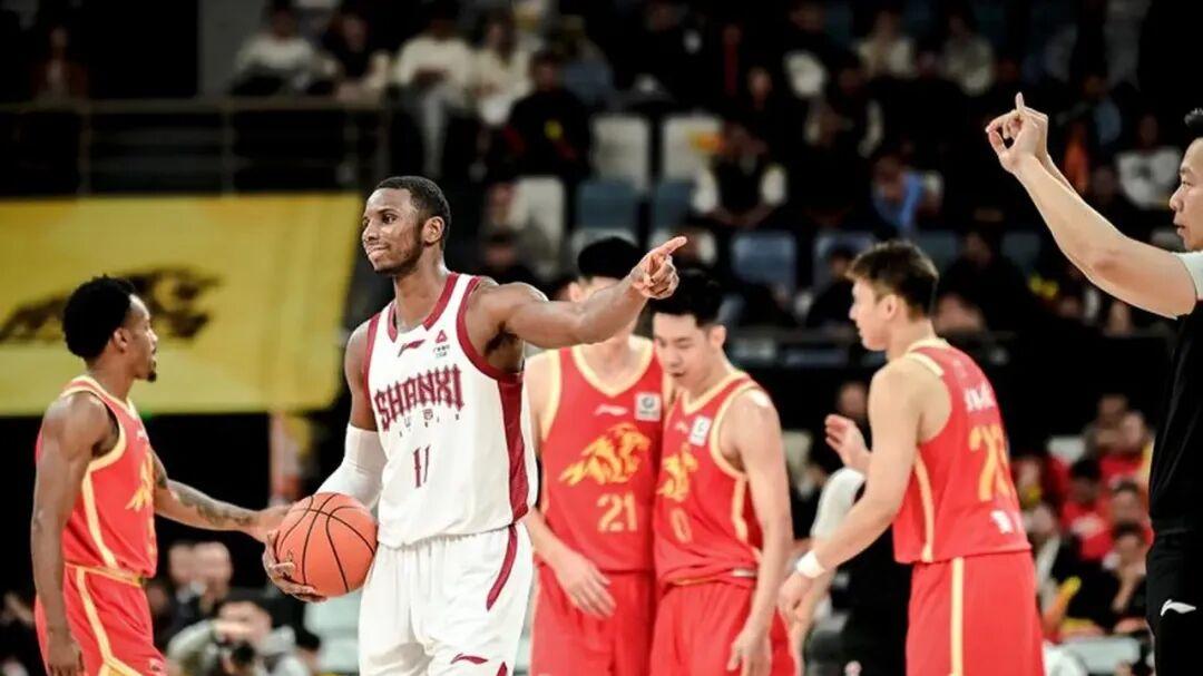 山西不敌广厦！“CBA新赛制”收不利消息：男篮球员或走向男足化