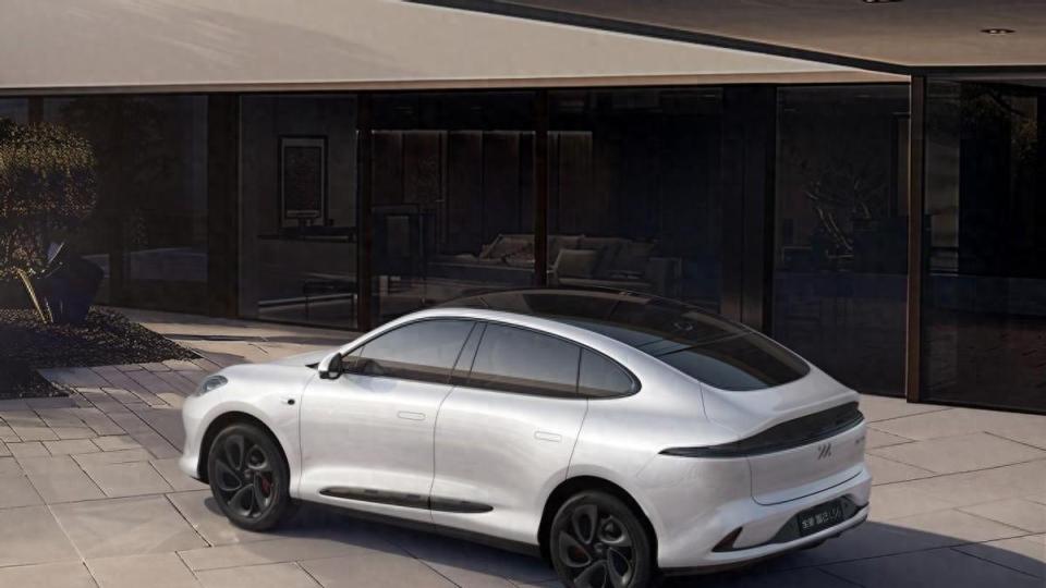 ?五一“狂欢节”！高阶智驾终身免费，标配四轮转向，30万实力仅售23万多