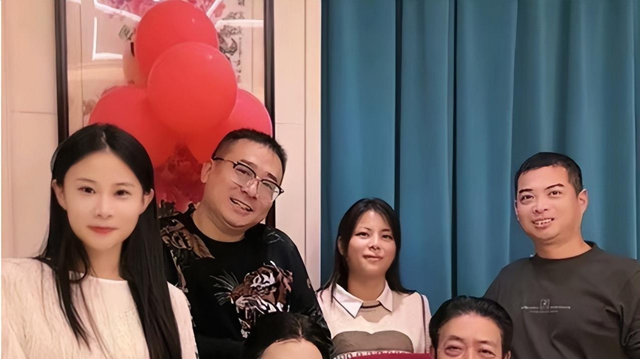 姚家男儿直播透露两点细节，引发对许敏与吉祥四宝真实关系的猜测