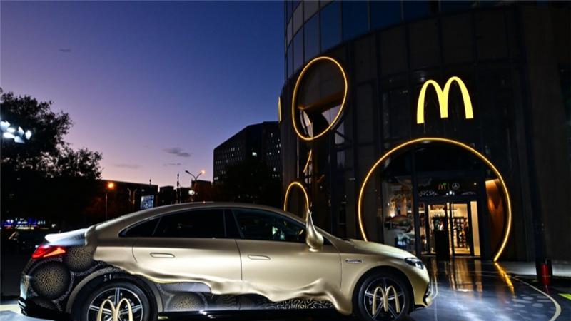 奔驰为什么和麦当劳联名，而不是肯德基？