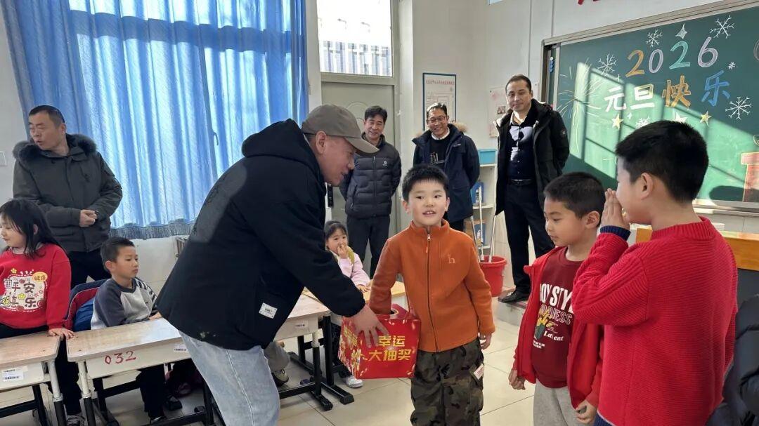 北京市昌平区大东流中心小学庆元旦·迎新年活动暖意启幕