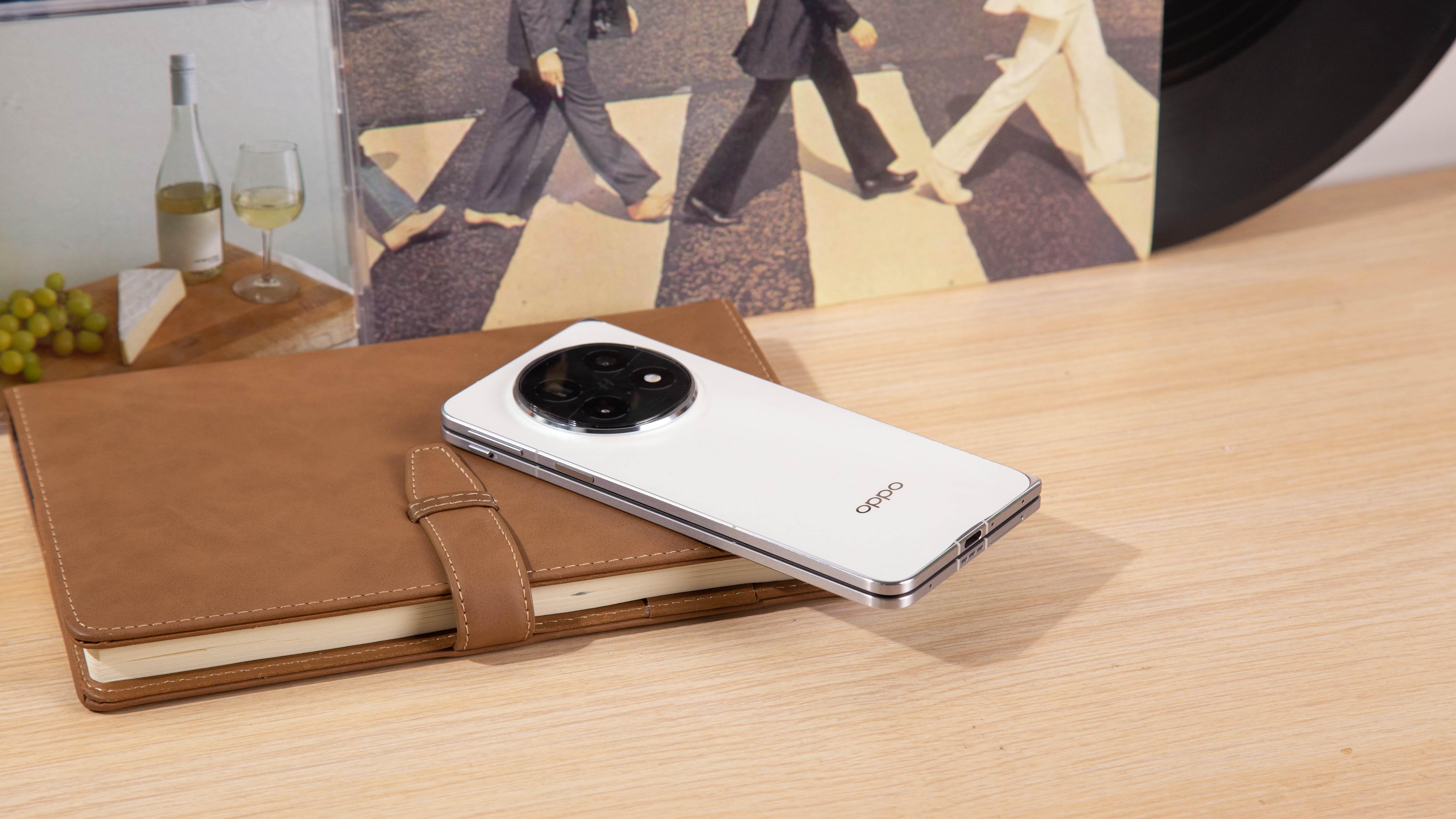 华为遇劲敌！Find N5凭硬核创新成安卓大折销冠，OPPO居市场TOP2