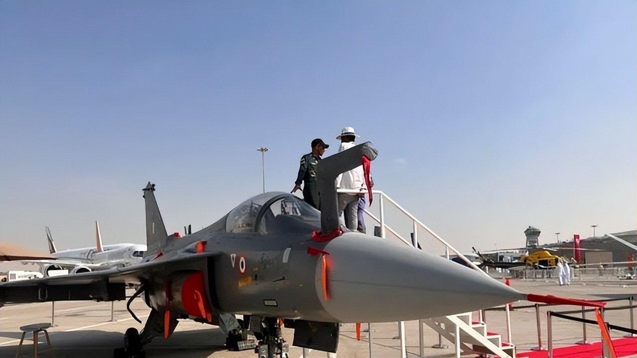 印度光辉战机坠毁，飞行员遇难原因何在？对印度国防影响几何？