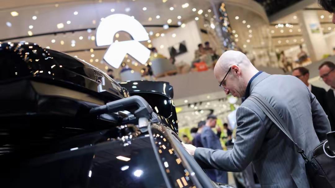蔚来ET9在2025上海车展：吸引国际目光，展现中国汽车强大实力