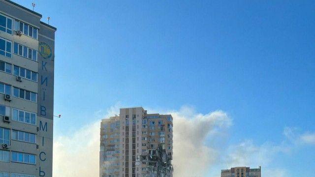 乌克兰战争直击 开战之初俄军导弹袭击了乌克兰基辅的大楼