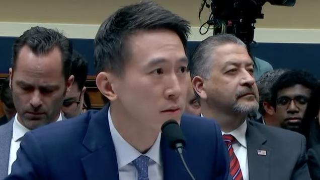 不可多得的美式“宫斗剧”，不仅直接复仇，还学刘备收买人心。