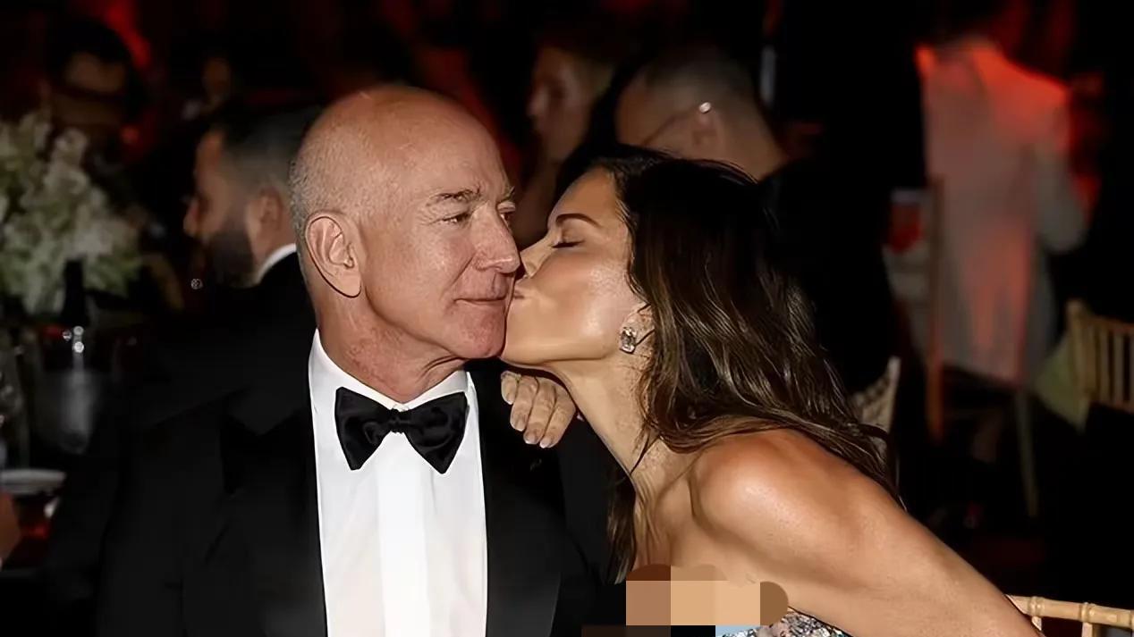 戛纳晚宴惊现香艳一幕！桑切斯趁贝佐斯不备亲吻小李子