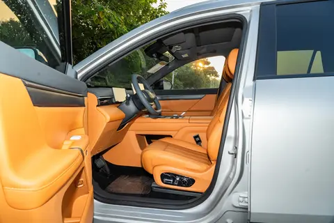 1220km续航+8295芯片，大五座SUV，eπ008适合家用？