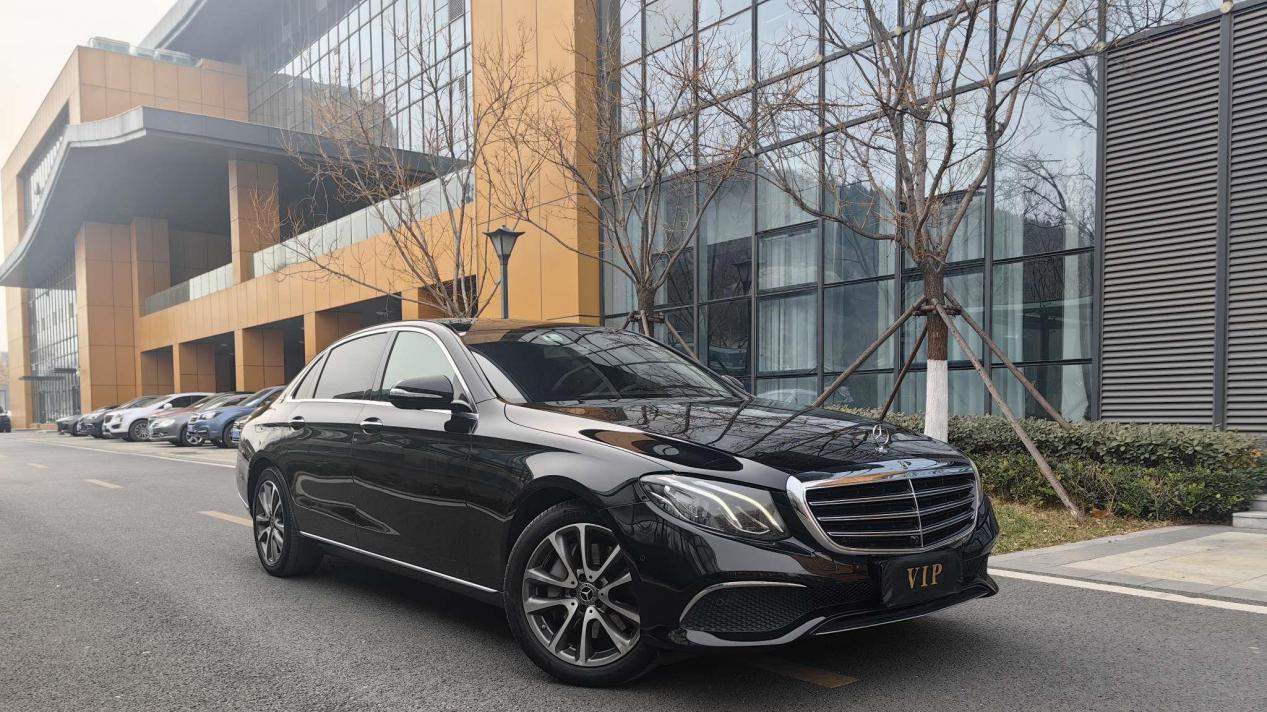 驰骋都市的优雅之选——2019款奔驰E级E300L豪华型@序号-226