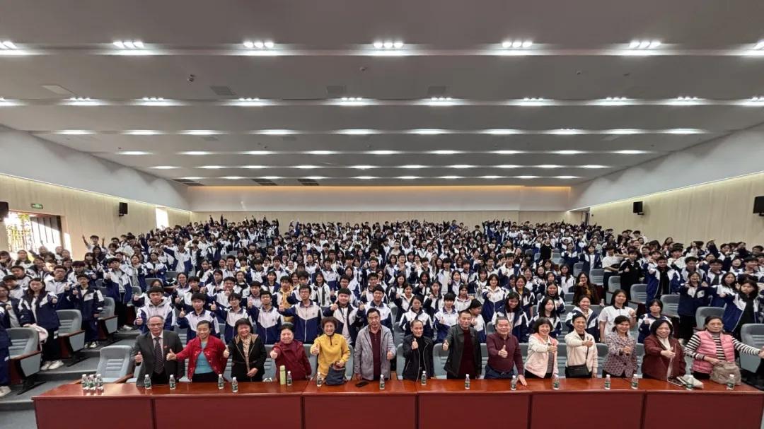 广东韶关仁化中学百年校庆：校友周建平博士发表主题演讲