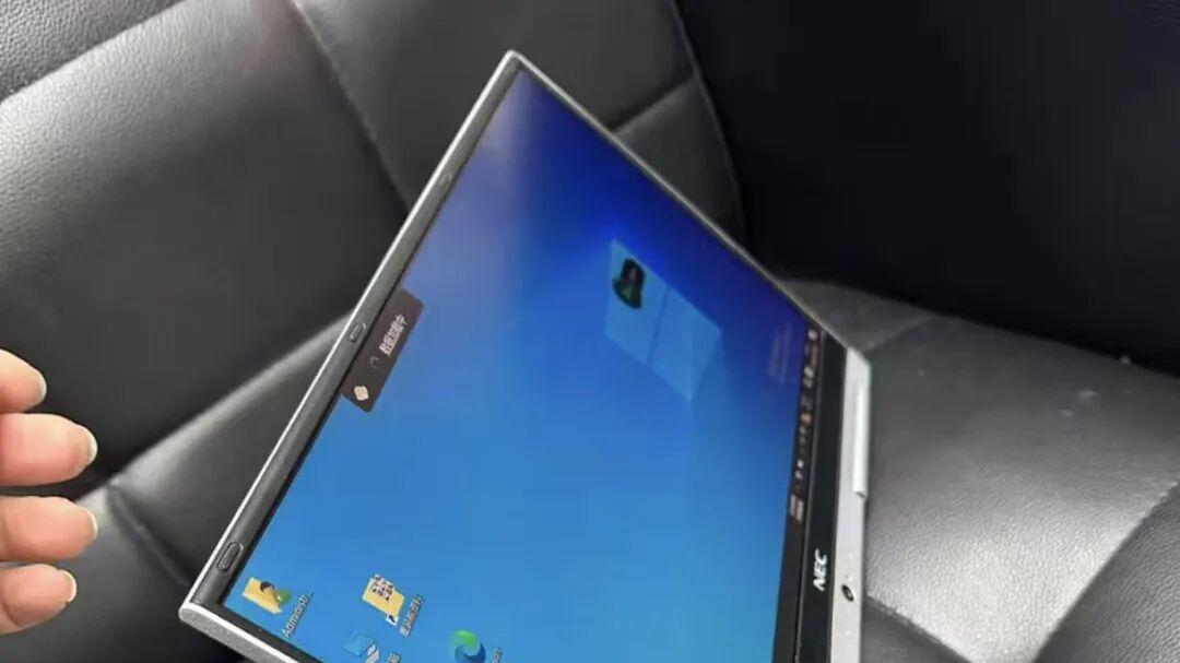 13寸触屏本降到899块，八代i5轻至800克，秒变平板电脑