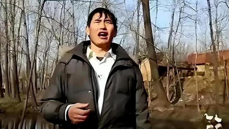 同样都是给村民发年货，刘强东备受夸赞，为何大衣哥被嘲讽